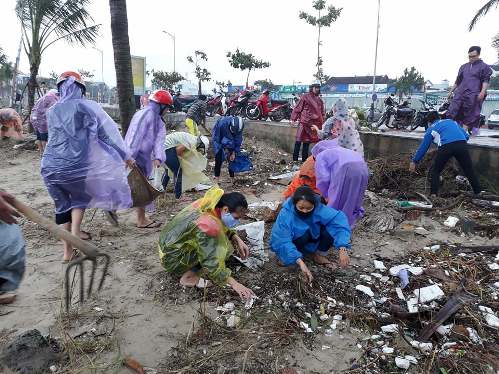  Đoàn viên thanh niên ra quân dọn vệ sinh môi trường, khắc phục sự cố bão; chào đón Tuần lễ cấp cao APEC